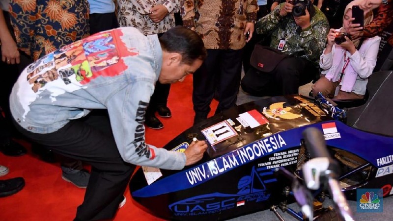 Presiden Joko Widodo hari ini membuka Indonesia International Motor Show 2018.