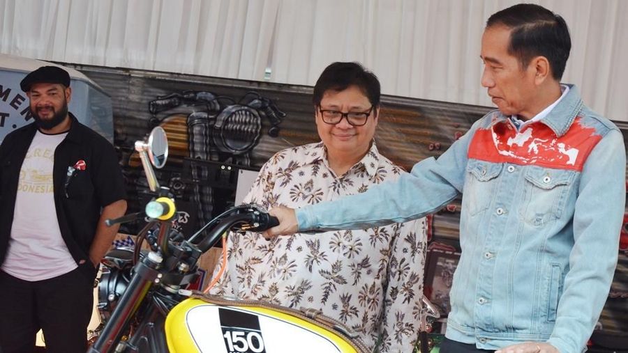 Presiden Joko Widodo menginginkan diversifikasi energi bisa mulai dari Jakarta, terutama di sektor transportasi agar tidak tergantung pada bahan bakar minyak.