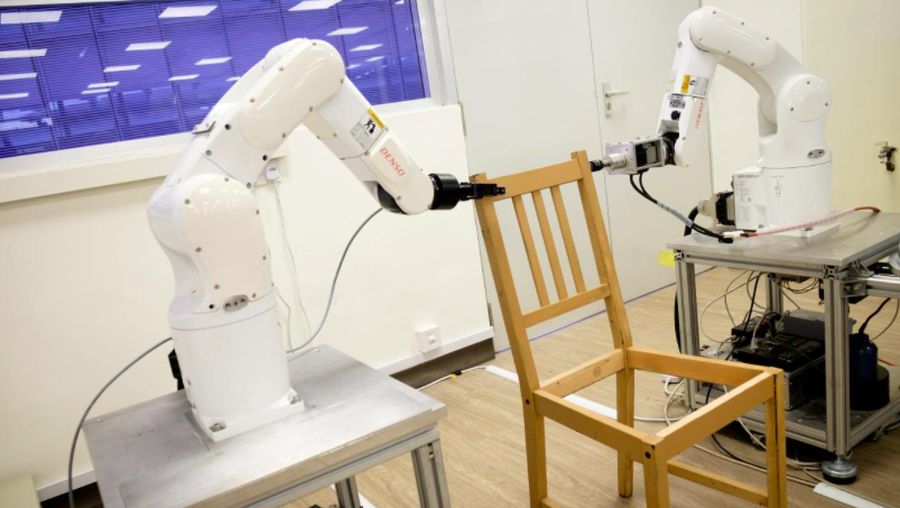 Nanyang Technological University (NTU) Singapura mengembangkan robot yang bisa merakit meja makan IKEA hanya dalam waktu sekitar 20 menit.