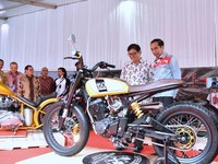 FOTO: Jokowi Buka Motor Show 2018 dan Tunggangi Motor Gibran