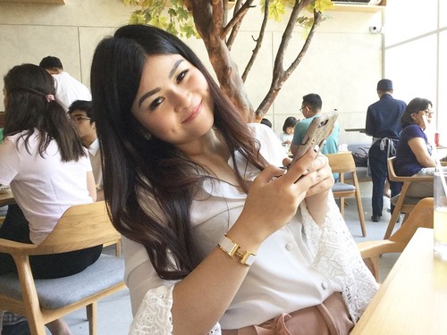 Merry Inggriany, Ibu Selebgram Cilik Moonela yang Sukses Jualan Cookies Merry Inggriany, Ibu Selebgram Cilik Moonela yang Sukses Jualan Cookies
