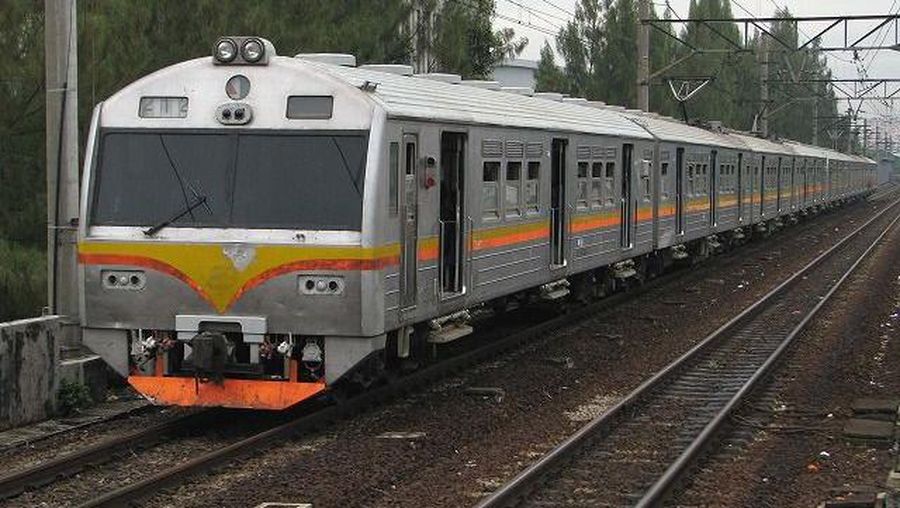 Penumpang harus membeli tiket kertas di seluruh stasiun KRL Jabodetabek.