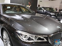 Crazy Rich RI Kebal Corona: BMW & Mercy Laris, Laku Mana?