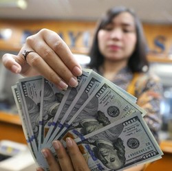 Rupiah Kebakaran, Dolar Ditutup Naik 200 Poin Sehari ke Rp16.285