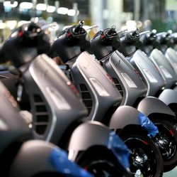 Siap-Siap RI Jadi Basis Produksi & Hub Ekspor Vespa