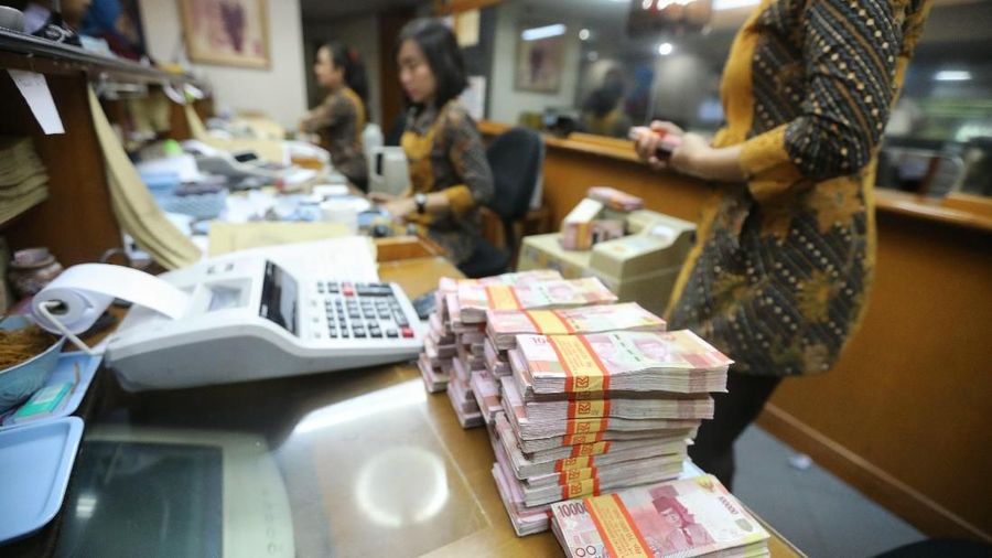 Bank korbankan NIM dengan mempertahankan bunga kredit tetapi bunga simpanan naik.