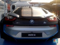 FOTO: Mercedes-Benz vs BMW di Pasar Mobil Listrik Premium RI