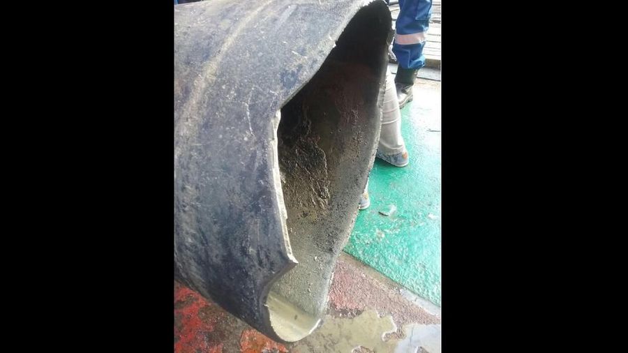 Pengangkatan pipa dilakukan atas permintaan dari Polda Kaltim sebagai bagian dari investigasi penyebab pipa putus, pipa tampak bengkok kena tekanan eksternal.