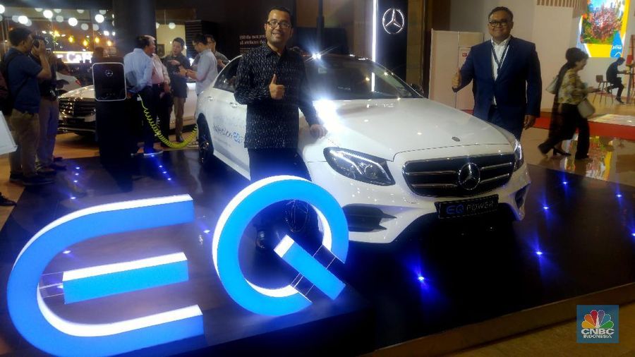 Mercedes-Benz dan BMW siap menjual mobil listri di Indonesia.
