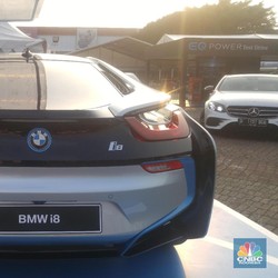 Mercedes-Benz dan BMW Siap Lepas Mobil Listrik Premium di RI