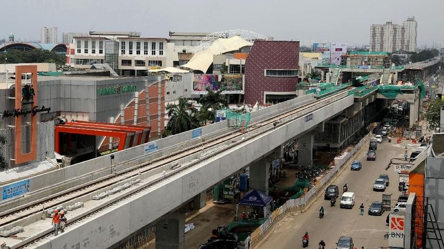 LRT tiba di Dipo Kelapa Gading