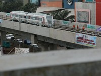 Melihat Gerbong LRT Jakarta yang Berdiri Kokoh di Lintasannya