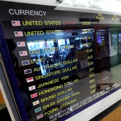 Pasar Banyak Tutup, Yen Pimpin Pelemahan Mata Uang Asia