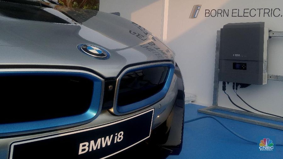 PLN akan mengoperasikan 10 stasiun fast charging baterai mobil.