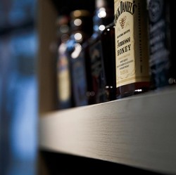 Perusahaan Ini Tawarkan Alkohol Gratis di Jam Kerja dan Cuti Mabuk