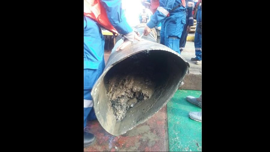 Pengangkatan pipa dilakukan atas permintaan dari Polda Kaltim sebagai bagian dari investigasi penyebab pipa putus, pipa tampak bengkok kena tekanan eksternal.