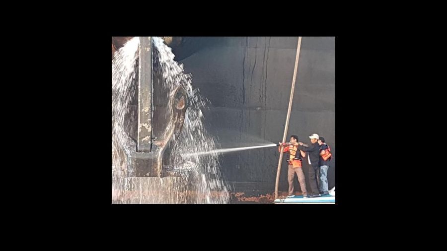 Pengangkatan pipa dilakukan atas permintaan dari Polda Kaltim sebagai bagian dari investigasi penyebab pipa putus, pipa tampak bengkok kena tekanan eksternal.