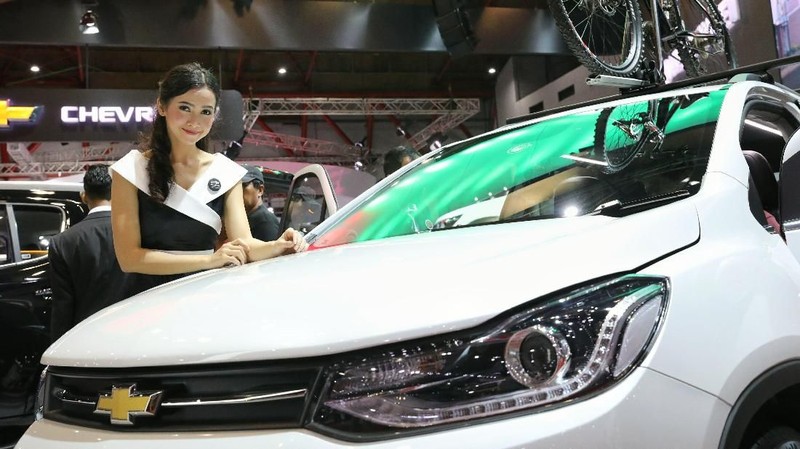 SPG merupakan elemen yang melekat pada pameran mobil yang bertujuan untuk memperkenalkan produk mereka