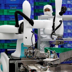 Maaf Buruh! Negara Ini Ganti Tenaga Manusia dengan Robot