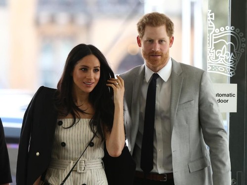 Pakaian Renang Gambar Wajah Pangeran Harry & Meghan Markle Jadi Viral Pakaian Renang Gambar Wajah Pangeran Harry & Meghan Markle Jadi Viral