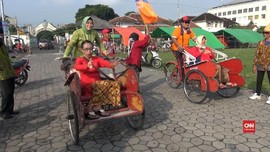 VIDEO: Ketika Ibu-ibu Berkebaya Lomba Becak