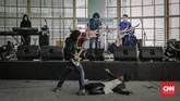 Selain itu, ada pula band RISE yang tampil di RSD 2018. Berbeda dari sebelumnya, peringatan kali ini juga akan ada album kompilasi dari para musisi yang belum sempat merilis album sendiri. (CNN Indonesia/Adhi Wicaksono)