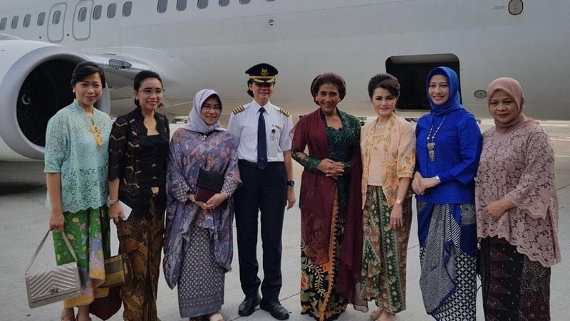 Menyambut Hari Kartini pada 21 April 2018 semua kru pesawat Garuda Indonesia penerbangan rute Jakarta-Jogyakarta merupakan perempuan.