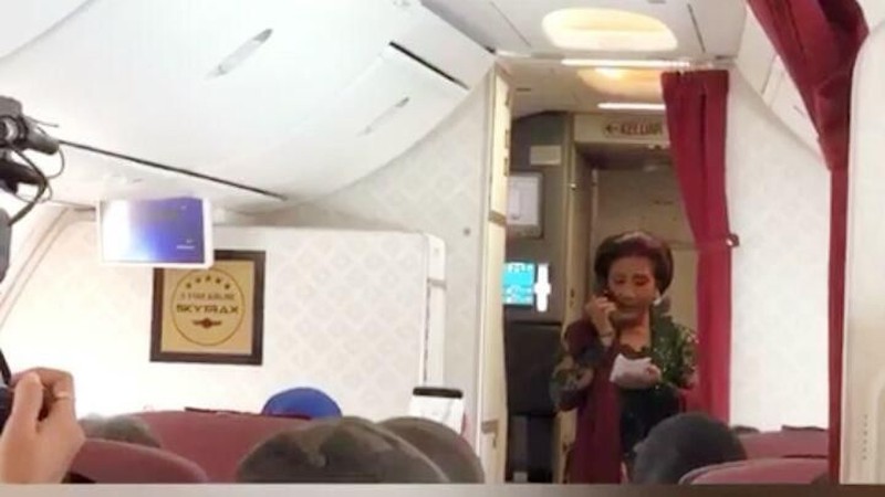Menyambut Hari Kartini pada 21 April 2018 semua kru pesawat Garuda Indonesia penerbangan rute Jakarta-Jogyakarta merupakan perempuan.