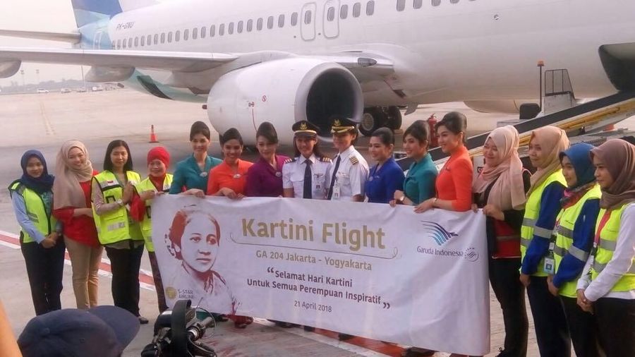 Menyambut Hari Kartini pada 21 April 2018 semua kru pesawat Garuda Indonesia penerbangan rute Jakarta-Jogyakarta merupakan perempuan.