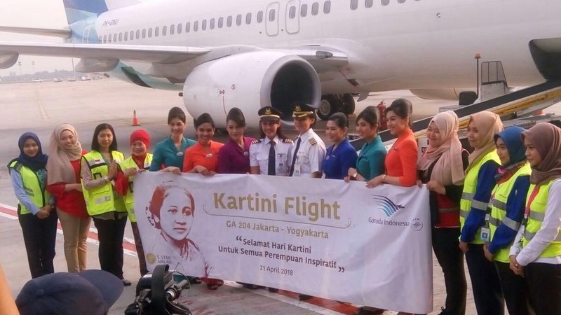 Menyambut Hari Kartini pada 21 April 2018 semua kru pesawat Garuda Indonesia penerbangan rute Jakarta-Jogyakarta merupakan perempuan.