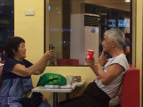 Menghangatkan Hati, Romantisme Sederhana Pasangan Tua Ini Viral Menghangatkan Hati, Romantisme Sederhana Pasangan Tua Ini Viral
