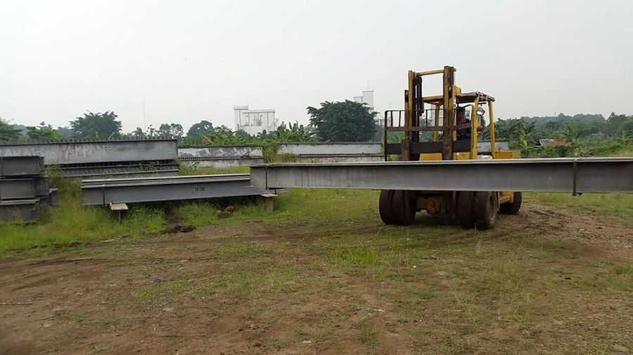 Menteri PUPR Basuki Hadimuljono menargetkan perbaikan Jembatan Cincin Lama yang runtuh rampung sebelum mudik Lebaran 2018.