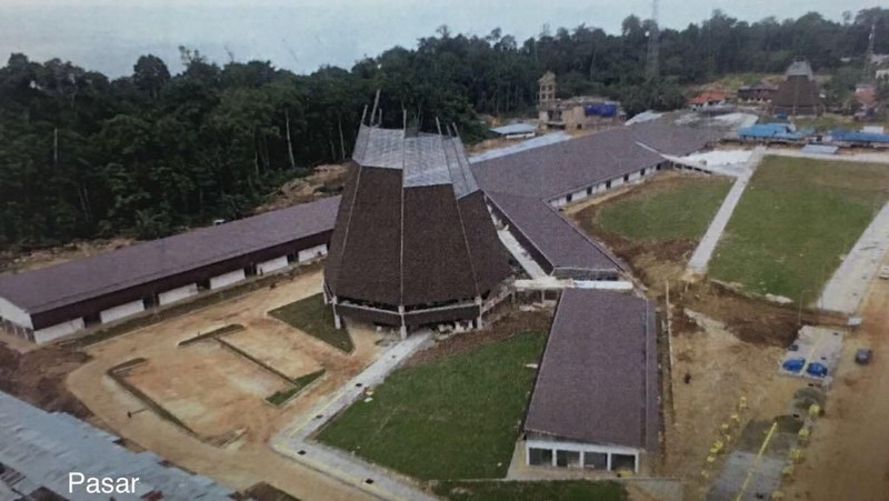Pengembangan kawasan PLBN Skouw juga didukung oleh pembangunan Jembatan Holtekamp yang akan mempercepat waktu temouh dari Kota Jayapura ke perbatasan.