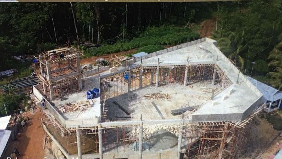 Pengembangan kawasan PLBN Skouw juga didukung oleh pembangunan Jembatan Holtekamp yang akan mempercepat waktu temouh dari Kota Jayapura ke perbatasan.