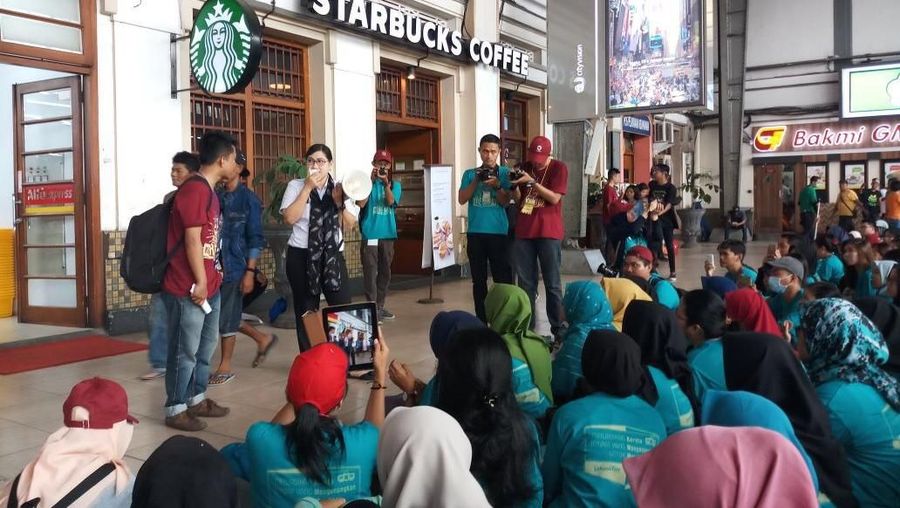 PT Kereta Commuter Indonesia menggelar aksi 'keREADta' pada Minggu (22/4/2018), dalam rangka memperingati Hari Buku Sedunia.