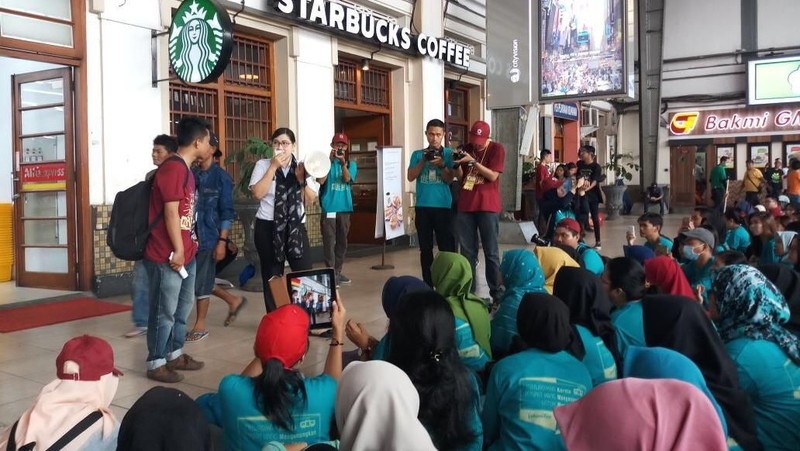 PT Kereta Commuter Indonesia menggelar aksi 'keREADta' pada Minggu (22/4/2018), dalam rangka memperingati Hari Buku Sedunia.