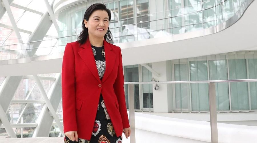 Zhou Qunfei menjadi wanita terkaya di dunia.