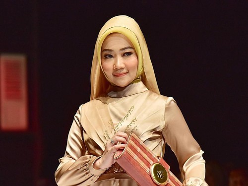 Tips Pilih Baju untuk Halal Bi Halal ala Si Cinta Istri Ridwan Kamil Tips Pilih Baju untuk Halal Bi Halal ala Si Cinta Istri Ridwan Kamil