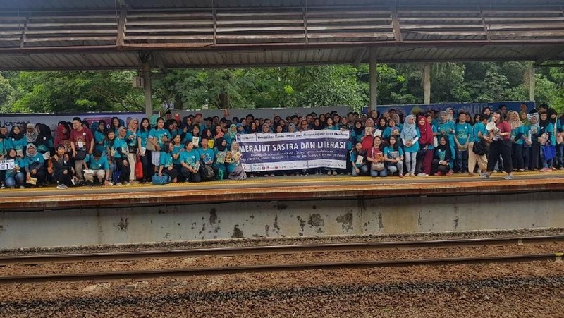 PT Kereta Commuter Indonesia menggelar aksi 'keREADta' pada Minggu (22/4/2018), dalam rangka memperingati Hari Buku Sedunia.