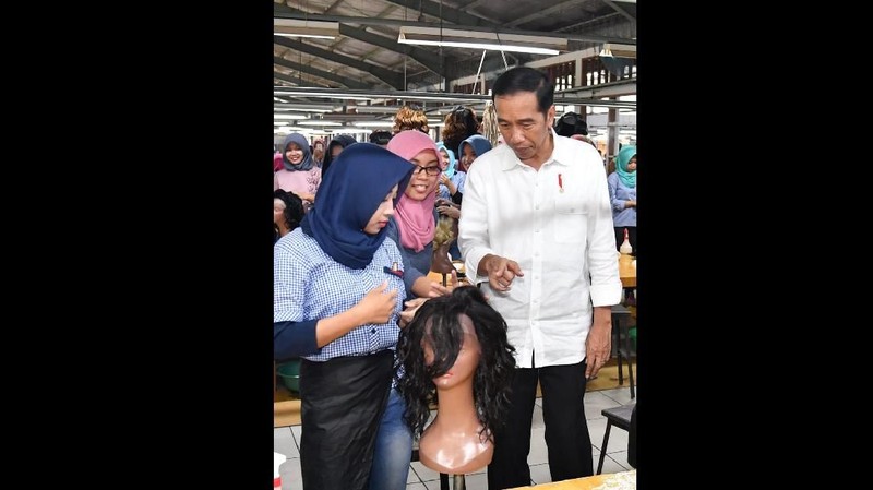 Purbalingga merupakan pusat industri bulu mata palsu terbesar kedua di dunia dan menyerap kurang lebih 60 ribu tenaga kerja lokal.