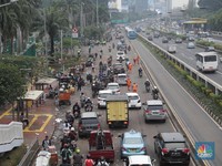 FOTO: Habis Demo Pasukan Hijau, Terjunlah Pasukan Orange