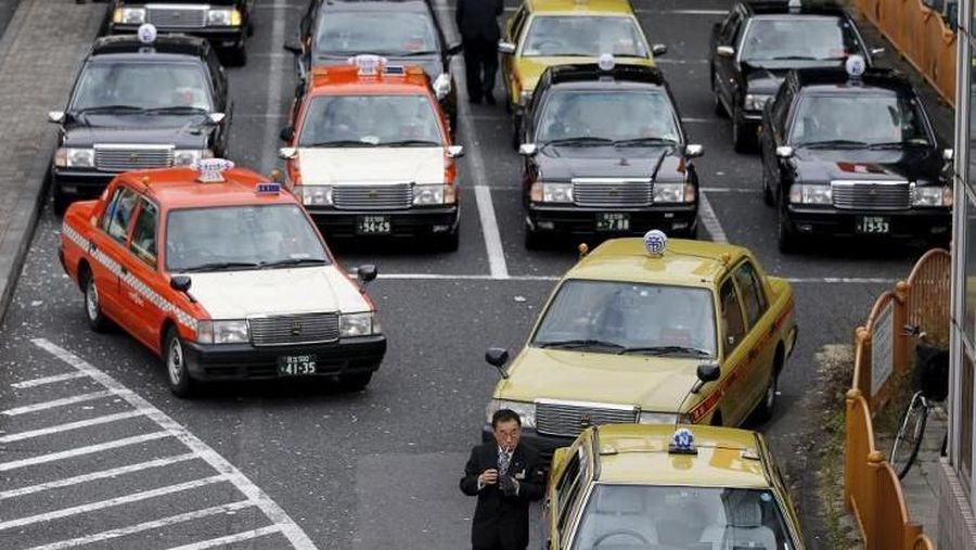 Otomatisasi Solusi Bagi Sopir Taksi Berusia 60 Tahunan
