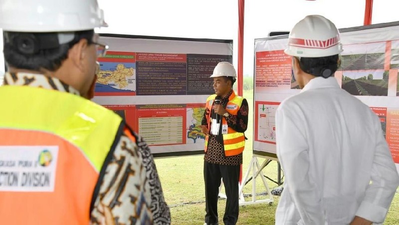Dengan adanya bandara yang mampu mendukung mobilitas orang dan barang nantinya dapat semakin meningkatkan perindustrian di kawasan tersebut.