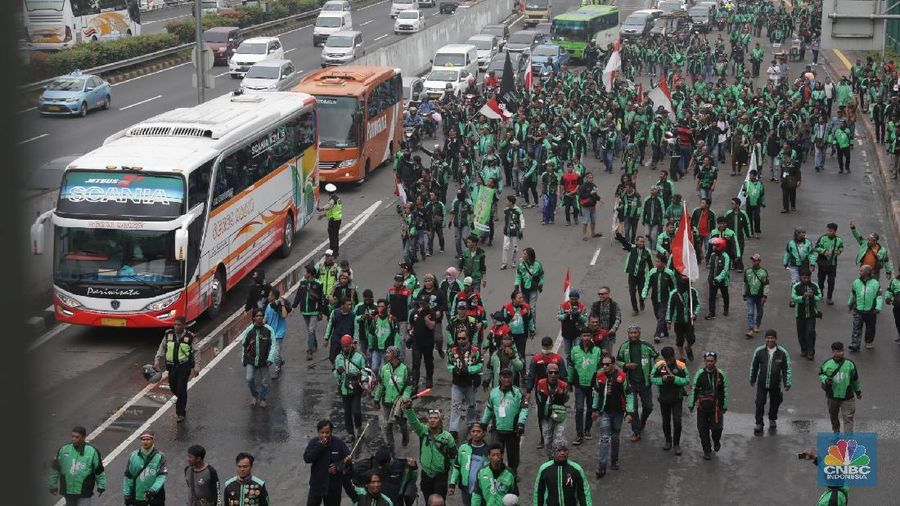 Komponen tarif ojek online yang akan dihitung oleh kemenhub.