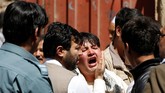 Presiden Ashraf Ghani pun tampil untuk menenangkan warganya. Ia meminta institusi terkait untuk segera memberikan bantuan kepada para korban. (Reuters/Omar Sobhani)