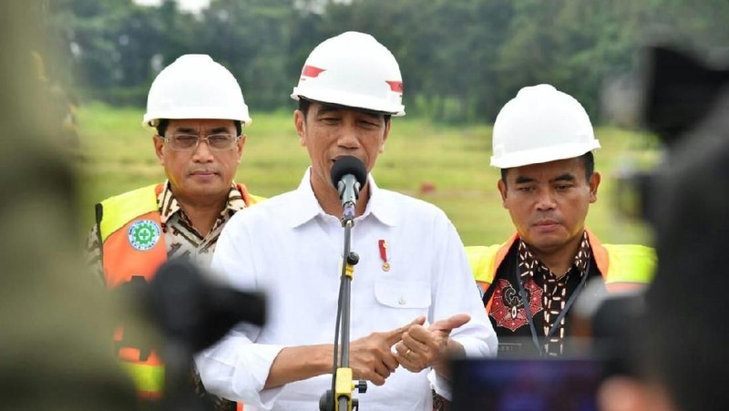 Dengan adanya bandara yang mampu mendukung mobilitas orang dan barang nantinya dapat semakin meningkatkan perindustrian di kawasan tersebut.