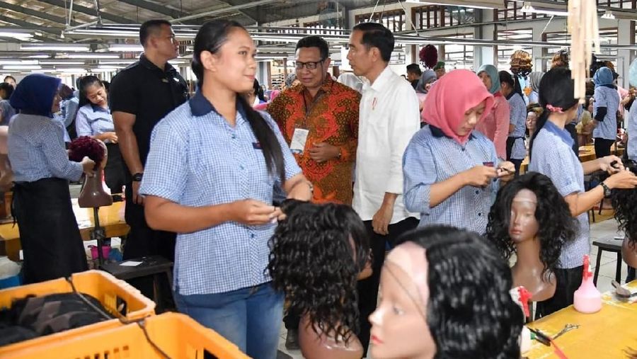 Purbalingga merupakan pusat industri bulu mata palsu terbesar kedua di dunia dan menyerap kurang lebih 60 ribu tenaga kerja lokal.