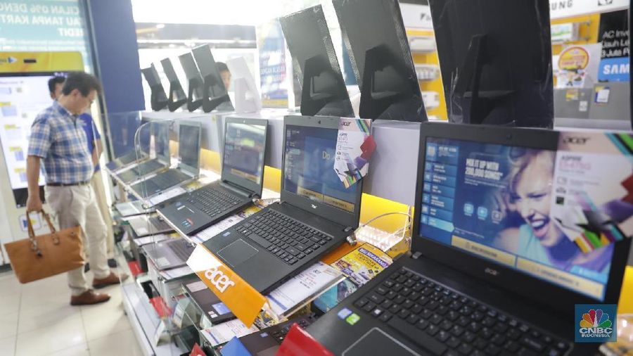 Pelemahan nilai tukar rupiah berdampak secara langsung bagi industri elektronik dalam negeri.