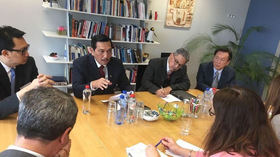 Menko Kemaritiman Luhut Pandjaitan memastikan Letusan Gunung Agung tidak akan mengganggu terlaksananya acara pertemuan IMF-WB