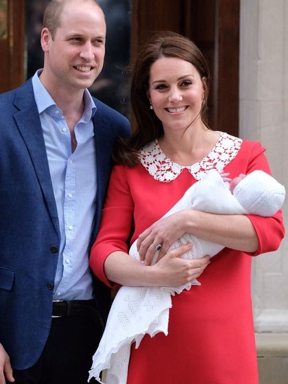 Kate Middleton Bersinar dengan Dress Merah Setelah Melahirkan Kate Middleton Bersinar dengan Dress Merah Setelah Melahirkan